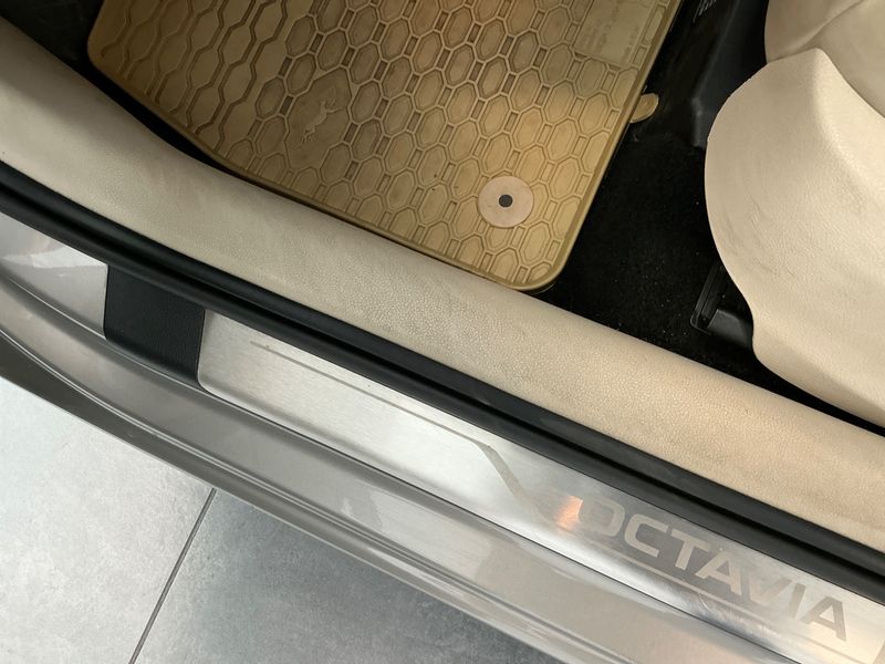 Skoda Octavia 2.0 TDI Elegance 2013 – снимка 38