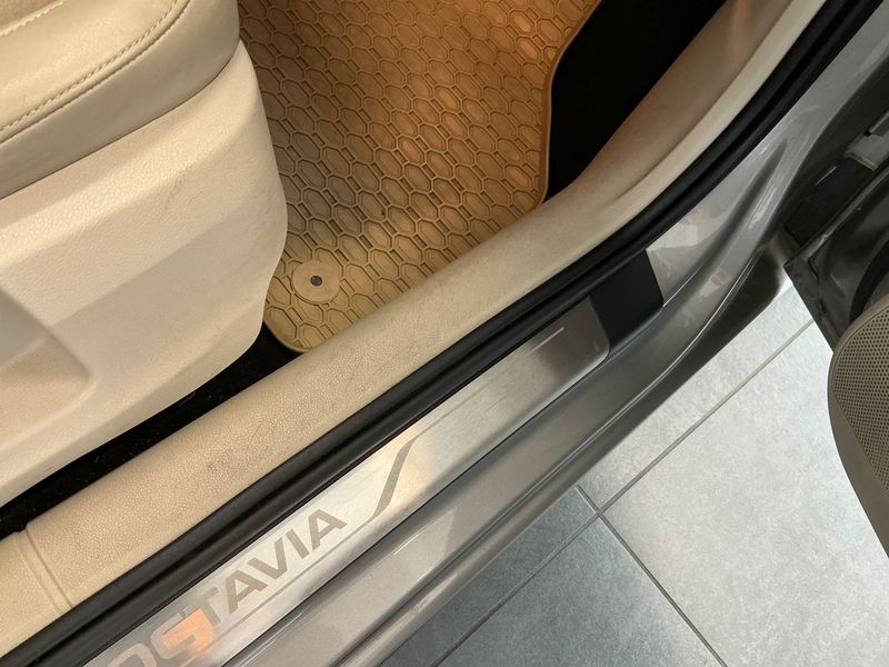Skoda Octavia 2.0 TDI Elegance 2013 – снимка 32