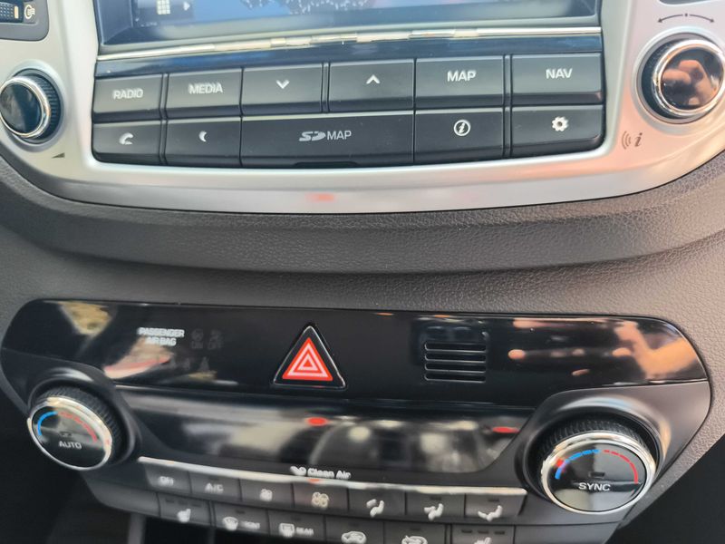 Hyundai Tucson 2.0 CRDi Tecno 4WD 2016 – снимка 18