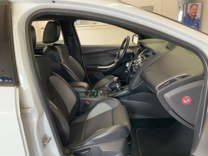 Ford Focus 2.0 EcoBoost ST 2013 – снимка 16
