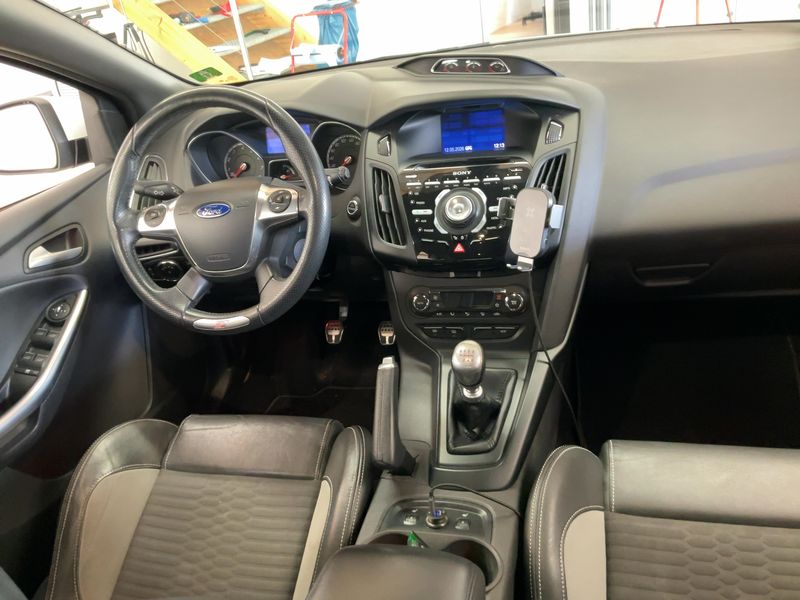 Ford Focus 2.0 EcoBoost ST 2013 – снимка 17