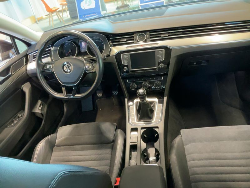 Volkswagen Passat 2.0 TDI Highline BlueMotion Tech 2016 – снимка 18