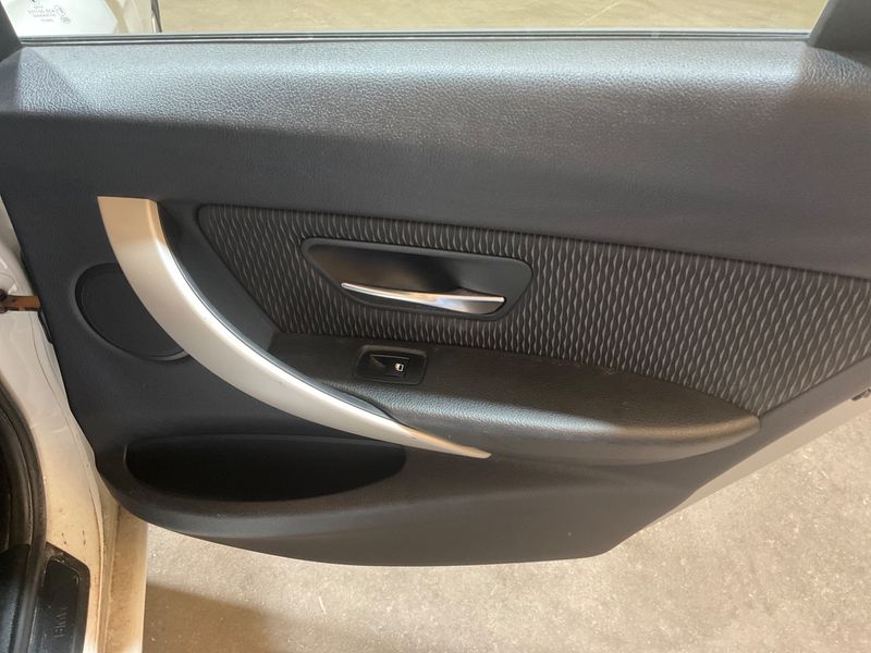 BMW 3er 318d xDrive 2014 – снимка 23
