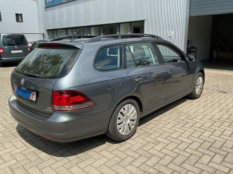 Volkswagen Golf VI 1.6 TDI Trendline BlueMotion Tech 2012 – снимка 2