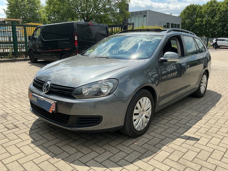 Volkswagen Golf VI 1.6 TDI Trendline BlueMotion Tech 2012 – снимка 1