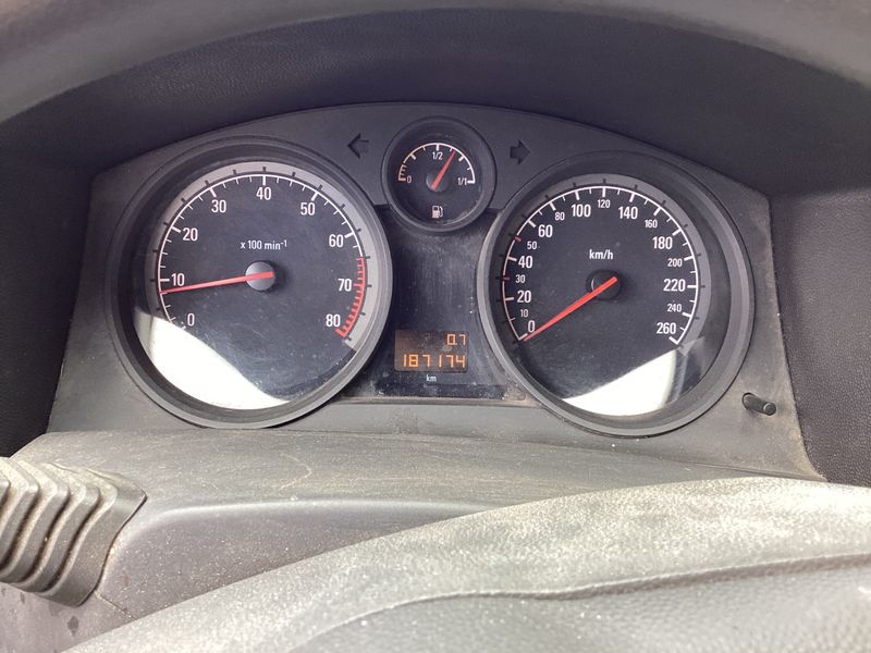 Opel Astra 1.6 Active 2012 – снимка 4