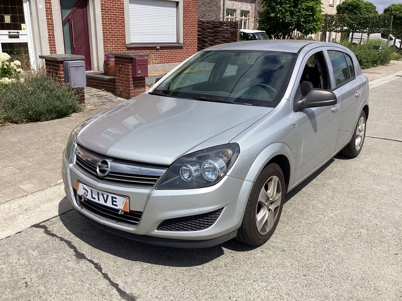 Opel Astra 1.6 Active 2012 – снимка 1