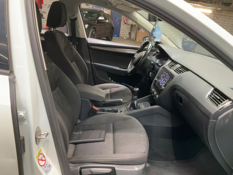 Skoda Octavia 1.6 TDI Clever 2018 – снимка 16
