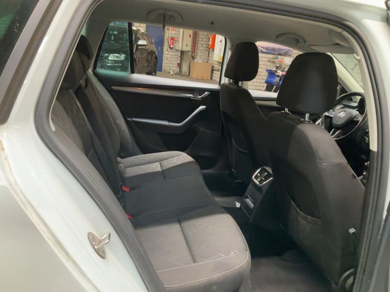 Skoda Octavia 1.6 TDI Clever 2018 – снимка 19