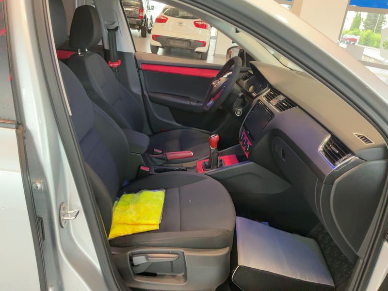 Skoda Octavia 1.6 TDI Elegance 2014 – снимка 17
