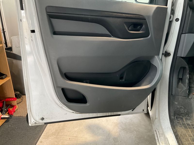Citroen Jumpy 2.0 Blue-HDi Komfort Plus XL 2023 – снимка 32