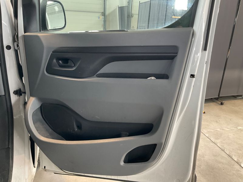 Citroen Jumpy 2.0 Blue-HDi Komfort Plus XL 2023 – снимка 31