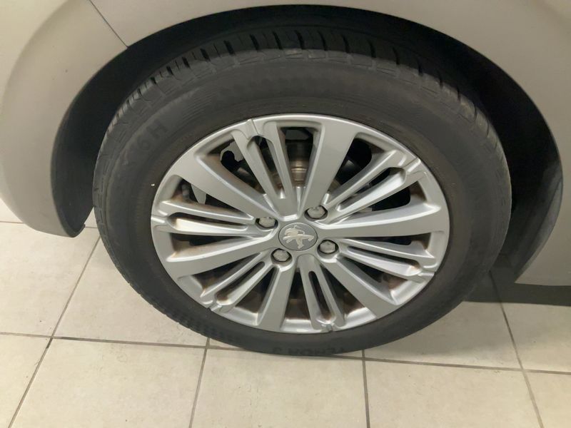 Peugeot 208 1.2 PureTech Allure 2015 – снимка 9