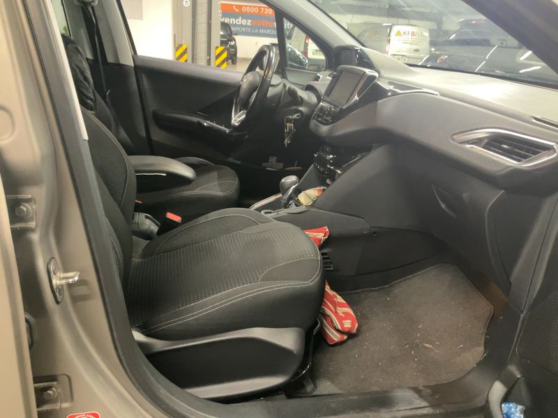 Peugeot 208 1.2 PureTech Allure 2015 – снимка 16