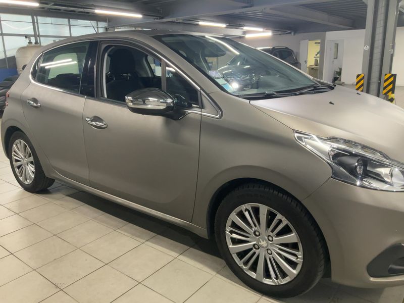 Peugeot 208 1.2 PureTech Allure 2015 – снимка 12