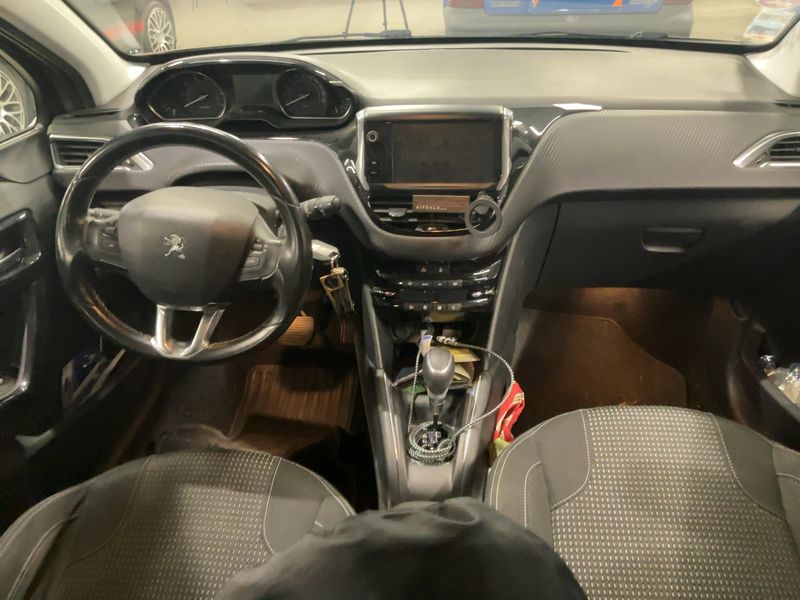 Peugeot 208 1.2 PureTech Allure 2015 – снимка 17