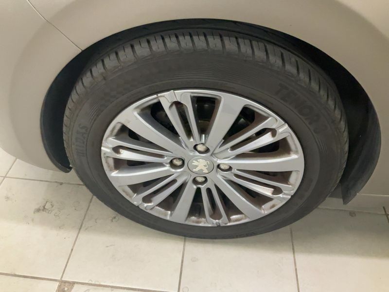 Peugeot 208 1.2 PureTech Allure 2015 – снимка 3