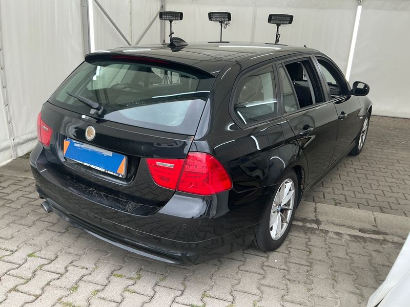 BMW 3er 320d 2011 – снимка 2