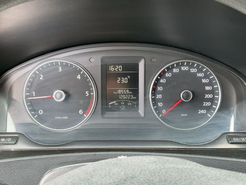 Volkswagen T5 Transporter 2.0 TDI Kasten 2015 – снимка 19