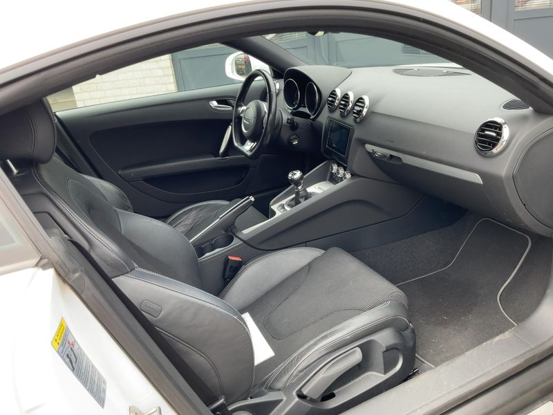 Audi TT 1.8 TFSI Coupe 2012 – снимка 16