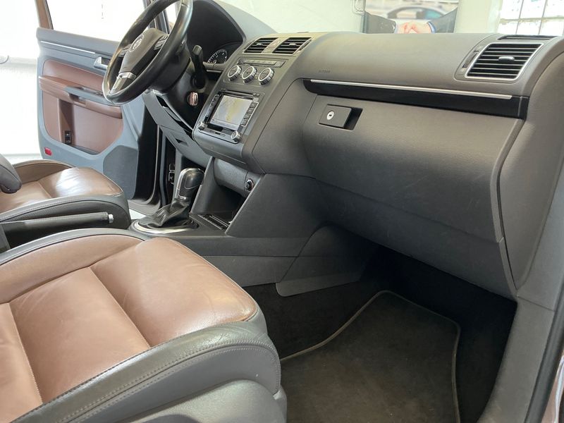 Volkswagen Touran 2.0 TDI Highline BlueMotion Tech 2012 – снимка 30