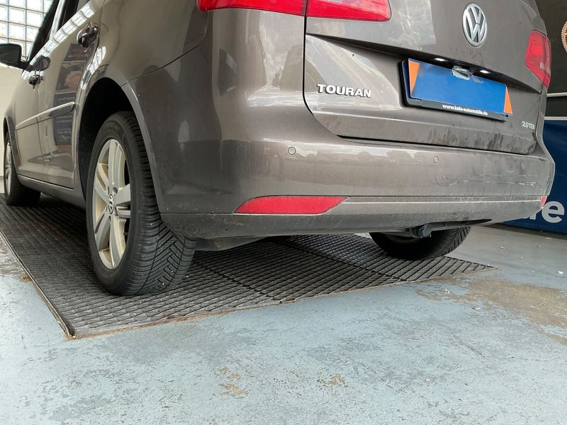 Volkswagen Touran 2.0 TDI Highline BlueMotion Tech 2012 – снимка 40