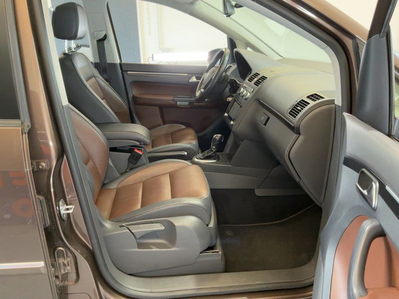 Volkswagen Touran 2.0 TDI Highline BlueMotion Tech 2012 – снимка 16