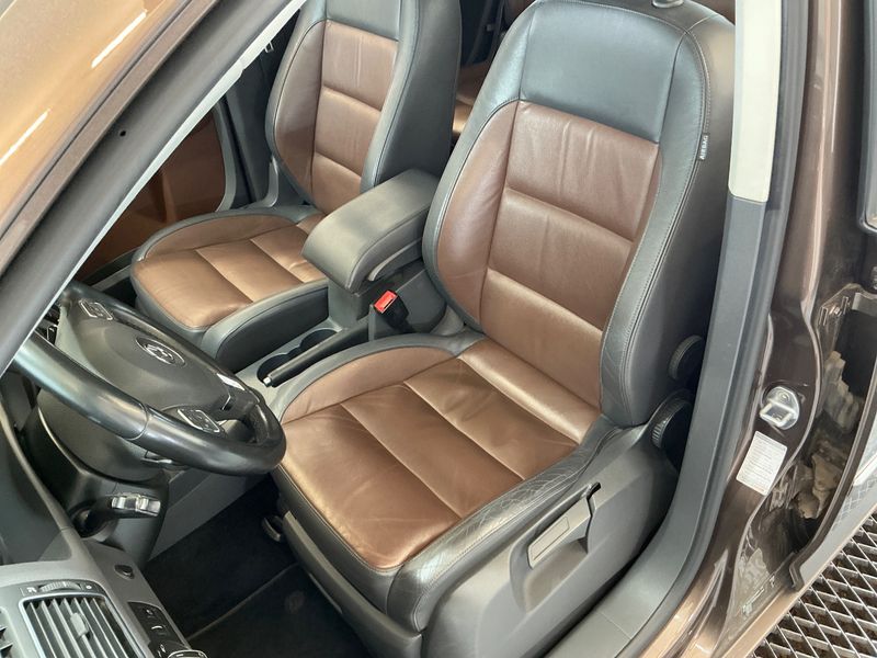 Volkswagen Touran 2.0 TDI Highline BlueMotion Tech 2012 – снимка 22