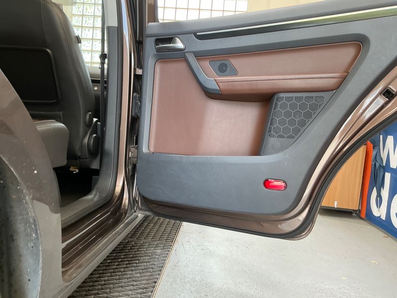 Volkswagen Touran 2.0 TDI Highline BlueMotion Tech 2012 – снимка 36