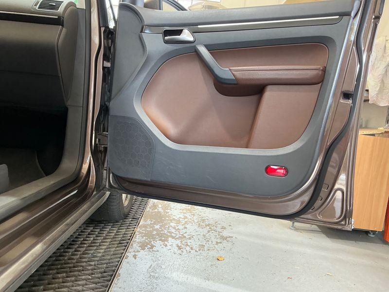 Volkswagen Touran 2.0 TDI Highline BlueMotion Tech 2012 – снимка 38