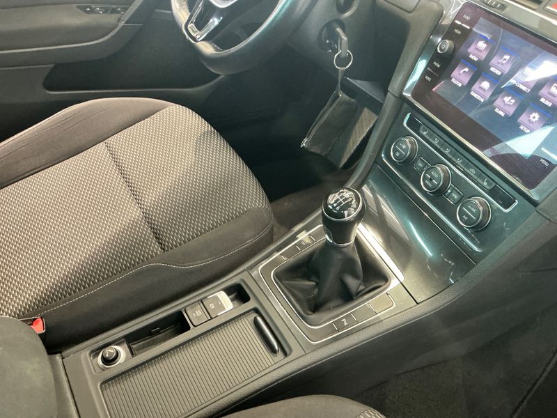 Volkswagen Golf VII 1.0 TSI Trendline BlueMotion Tech 2017 – снимка 26
