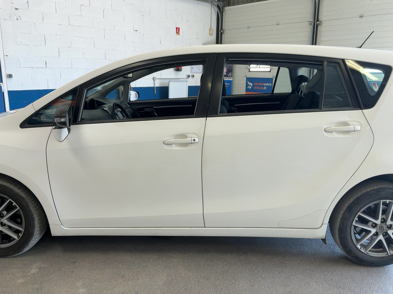 Toyota Verso 1.6 D-4D Feel! 2015 – снимка на щета