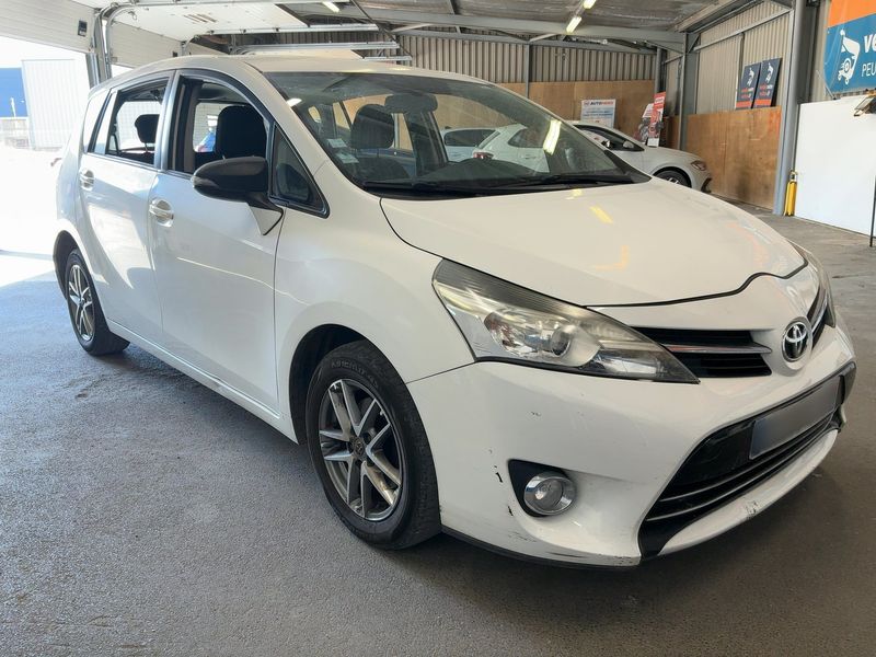 Toyota Verso 1.6 D-4D Feel! 2015 – снимка на щета
