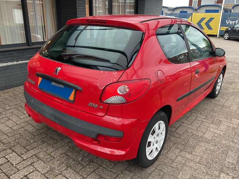 Peugeot 206+ 1.1 Urban 2011 – снимка 2