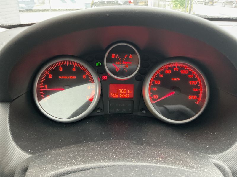Peugeot 206+ 1.1 Urban 2011 – снимка 4