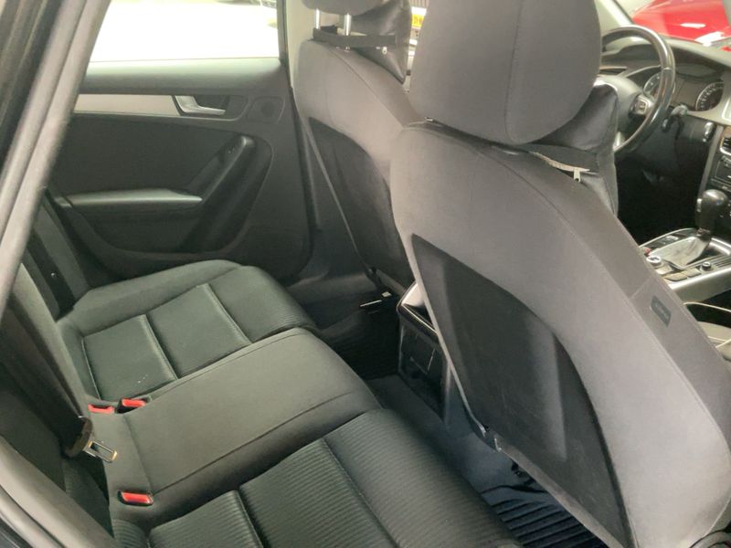 Audi A4 2.0 TFSI Attraction 2011 – снимка 19