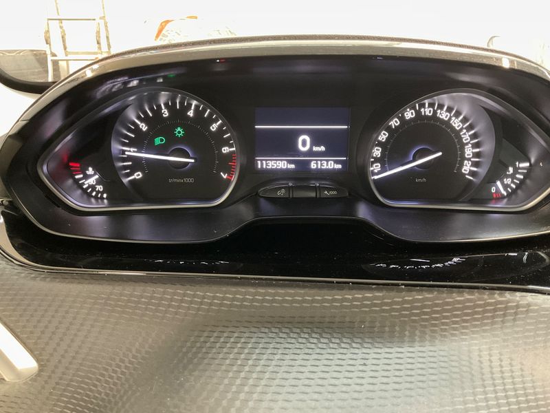 Peugeot 208 1.2 e-VTi Allure 2019 – снимка 18