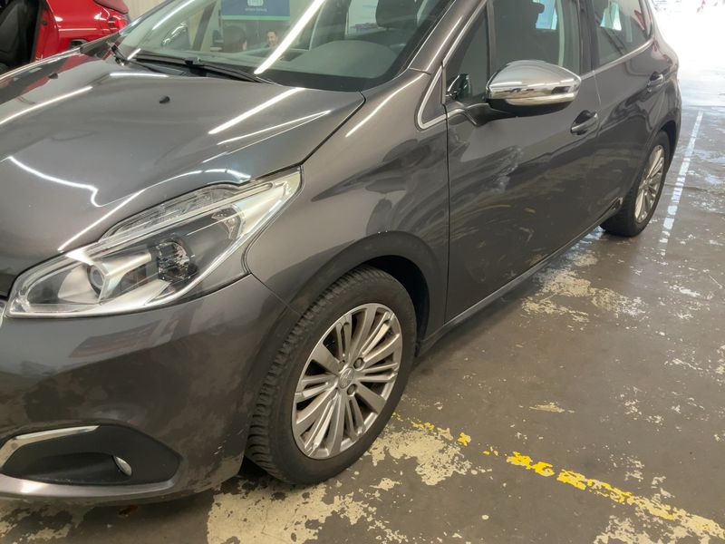 Peugeot 208 1.2 e-VTi Allure 2019 – снимка 2