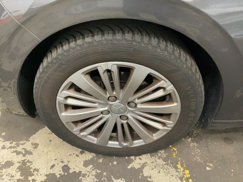 Peugeot 208 1.2 e-VTi Allure 2019 – снимка 3