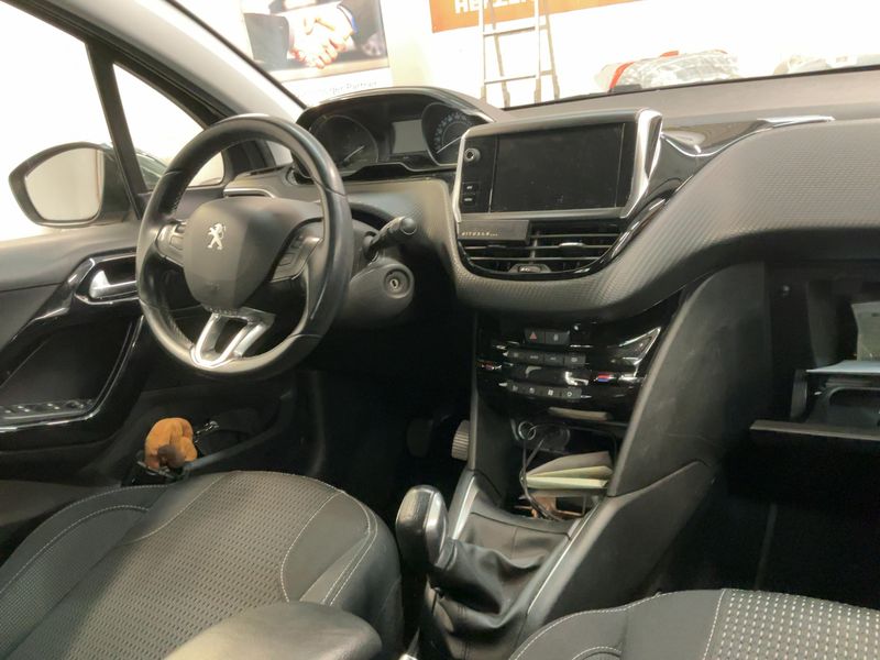 Peugeot 208 1.2 e-VTi Allure 2019 – снимка 17