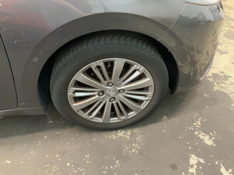 Peugeot 208 1.2 e-VTi Allure 2019 – снимка 11