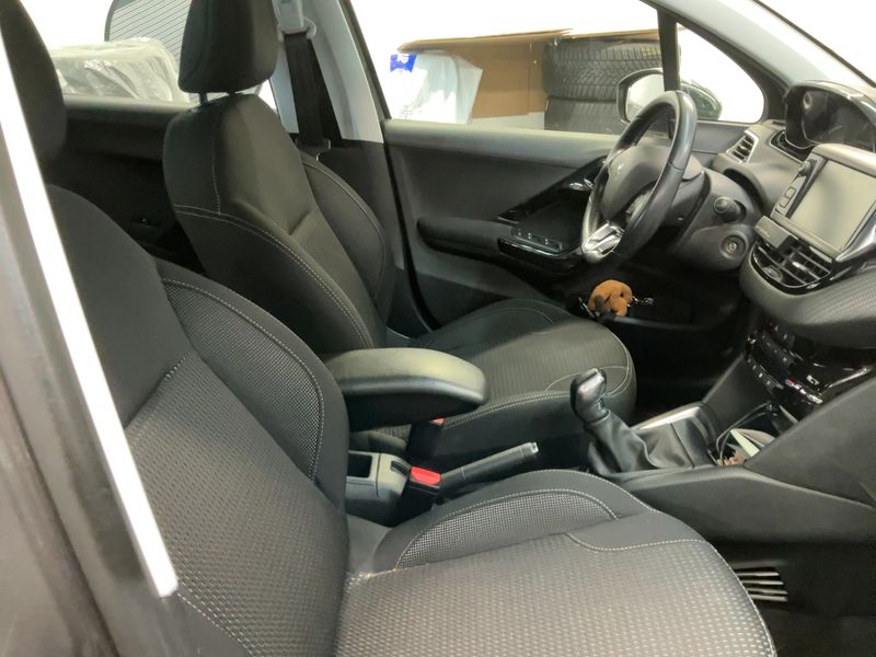 Peugeot 208 1.2 e-VTi Allure 2019 – снимка 16