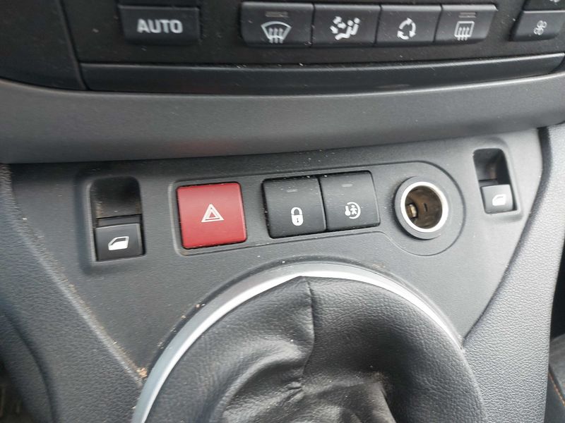 Citroen Berlingo 1.6 Blue-HDi Shine 2018 – снимка 21