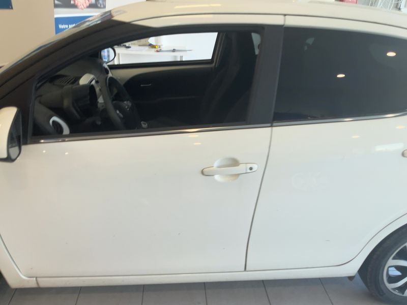 Citroen C1 1.2 VTi Shine 2015 – снимка 4
