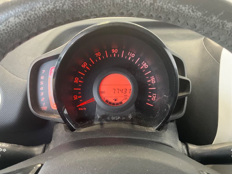 Citroen C1 1.2 VTi Shine 2015 – снимка 18