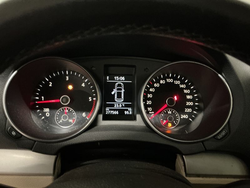 Volkswagen Golf VI 1.6 TDI Highline BlueMotion Tech 2011 – снимка 4