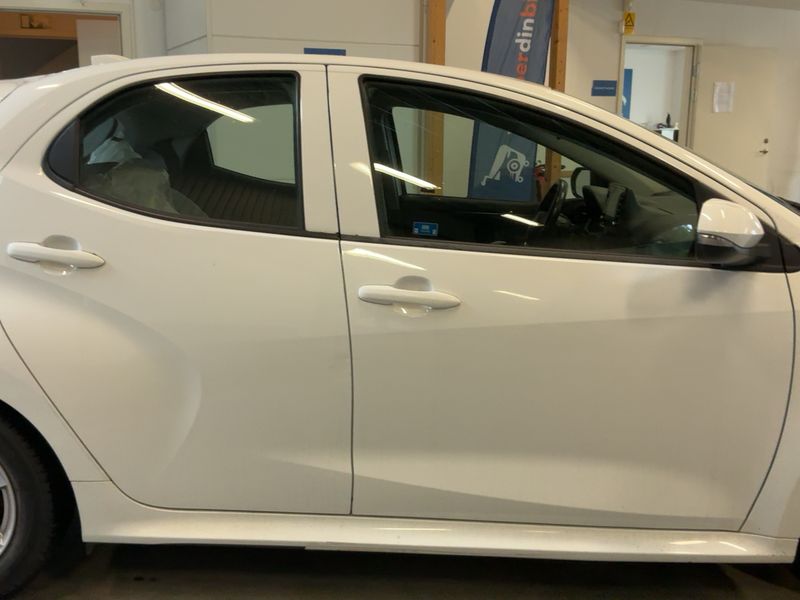Toyota Yaris 1.5 Hybrid 2021 – снимка 10