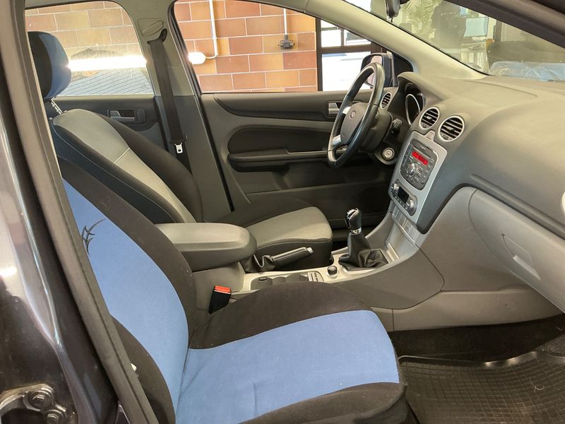 Ford Focus 1.6 Style+ 2010 – снимка 3