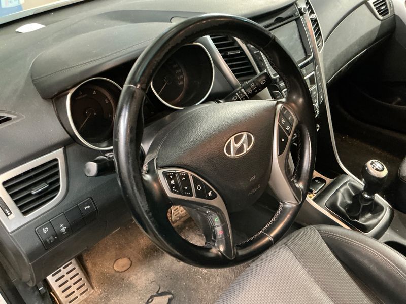 Hyundai i30 1.6 CRDi Design 2013 – снимка 27
