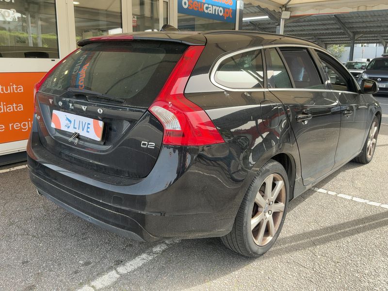 Volvo V60 2.0 D2 Momentum 2017 – снимка 8